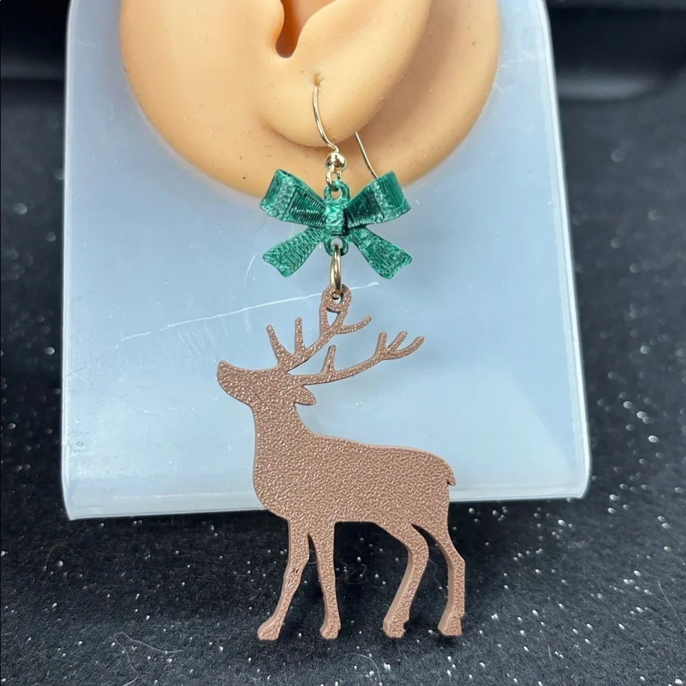 🦌 Reindeer Earrings with Green Bow & Gold Accents 💚